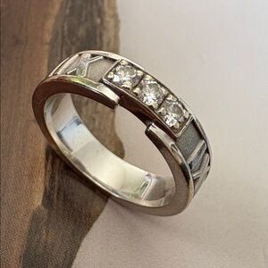 TIFFANY & CO. 18K WHITE GOLD DIAMONDS ATLAS RING